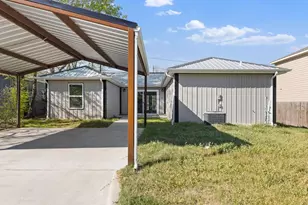 805 S 4th St, Bonham, TX 75418 - Photo 17