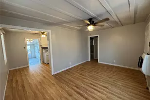 413 E Locust St, Whitewright, TX 75491 - Photo 5