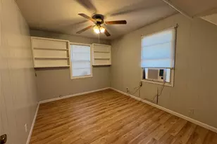413 E Locust St, Whitewright, TX 75491 - Photo 7