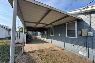 413 E Locust St, Whitewright, TX 75491 - Photo 15