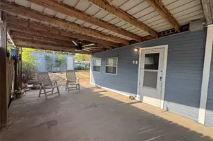 413 E Locust St, Whitewright, TX 75491 - Photo 3
