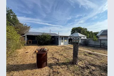 413 E Locust Street, Whitewright, TX 75491 - Photo 11