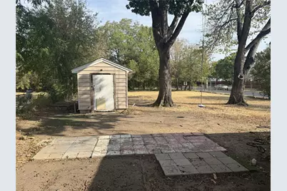 617 E Union Bower Road, Irving, TX 75061 - Photo 11