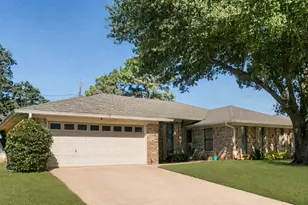 2077 Parkridge Dr, Hurst, TX 76054 - Photo 1