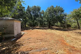 1128 W Bullock St, Denison, TX 75020 - Photo 11