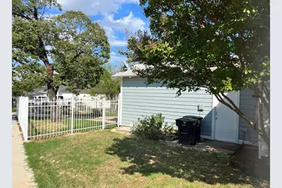 1720 Grand Avenue, Fort Worth, TX 76164 - Photo 15