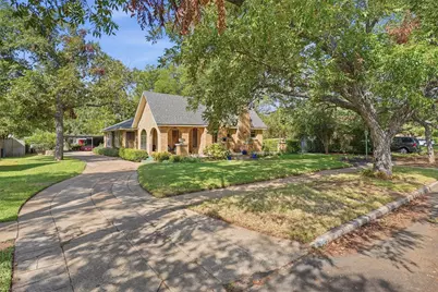704 Forrest Avenue, Cleburne, TX 76033 - Photo 3