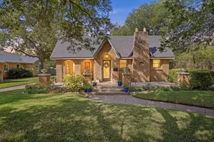 704 Forrest Ave, Cleburne, TX 76033 - Photo 1
