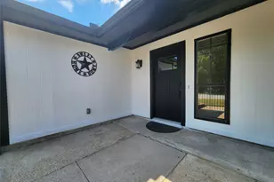 5300 Queenlily Ct, Arlington, TX 76018 - Photo 3