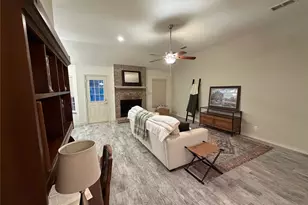 1107 Oxford Dr, Gainesville, TX 76240 - Photo 5