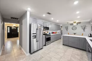 1001 Whispering Oak Ct, Arlington, TX 76012 - Photo 17