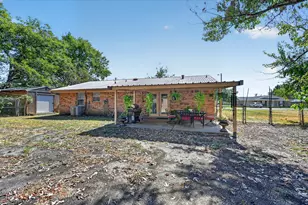 402 W Carter St, Savoy, TX 75479 - Photo 21