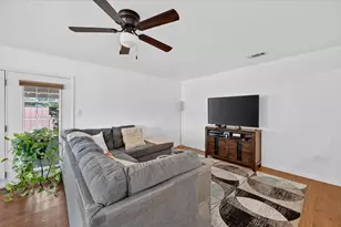 402 W Carter St, Savoy, TX 75479 - Photo 5
