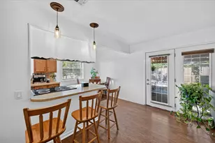 402 W Carter St, Savoy, TX 75479 - Photo 7