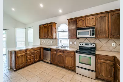 6357 Redeagle Creek Drive, Fort Worth, TX 76179 - Photo 5
