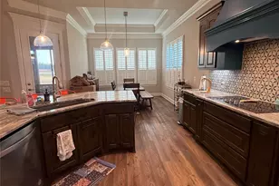 1136 Tremont Ln, Granbury, TX 76049 - Photo 7