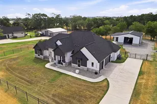 1135 Paradise Pkwy, Poolville, TX 76487 - Photo 3