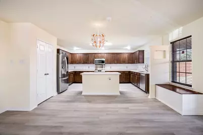 2456 Arroyo Springs Drive, Grand Prairie, TX 75052 - Photo 5
