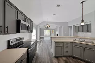 2633 Pioneer Bluffs Rd, Balch Springs, TX 75181 - Photo 15