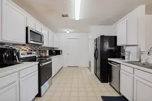 2120 W Grove Ln, Grand Prairie, TX 75052 - Photo 15