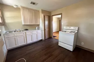 202 W Wheatland Road W, Duncanville, TX 75116 - Photo 9