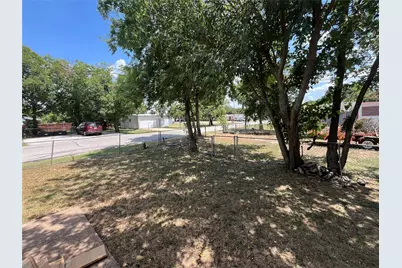 202 W Wheatland Road W, Duncanville, TX 75116 - Photo 11