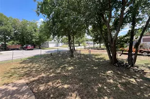 202 W Wheatland Road W, Duncanville, TX 75116 - Photo 11