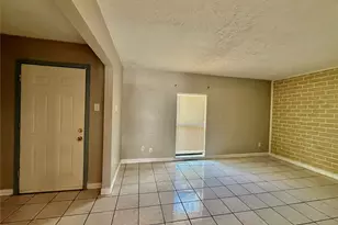 35 W Mountain Ln, Grand Prairie, TX 75052 - Photo 5