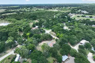 916 Fawn Dr, Granbury, TX 76049 - Photo 17