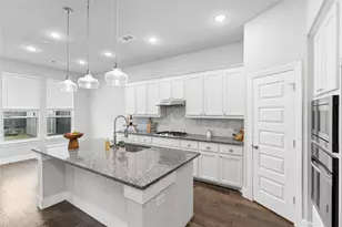 1317 Thrasher Dr, Little Elm, TX 75068 - Photo 9