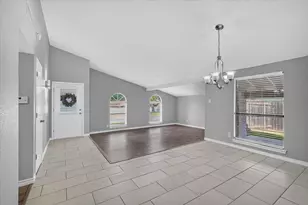 4721 Woodfield Dr, Arlington, TX 76016 - Photo 5