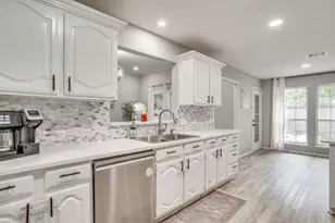2637 Surrey Woods Rd, Flower Mound, TX 75028 - Photo 11