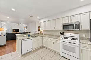 1002 Bridges Dr, Arlington, TX 76012 - Photo 17