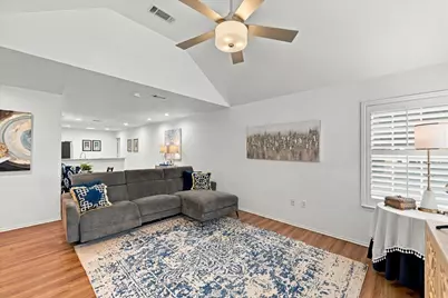 1002 Bridges Drive, Arlington, TX 76012 - Photo 9