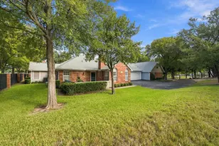 1002 Bridges Dr, Arlington, TX 76012 - Photo 3