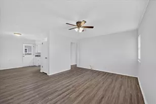 208 D St, Whitesboro, TX 76273 - Photo 9