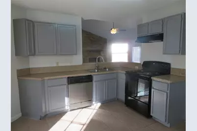 1031 Cresthaven Drive, Lancaster, TX 75134 - Photo 5