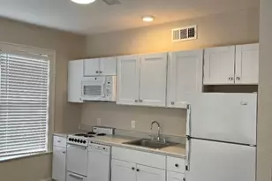901 N Bishop Ave, Dallas, TX 75208 - Photo 3