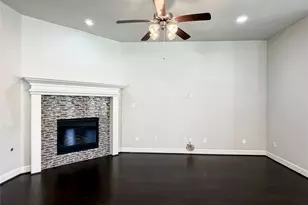 1005 Moonstone St, Carrollton, TX 75007 - Photo 9