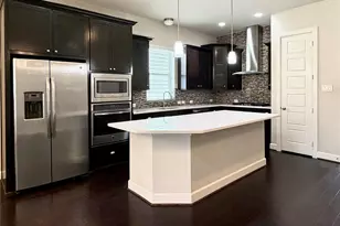 1005 Moonstone St, Carrollton, TX 75007 - Photo 5