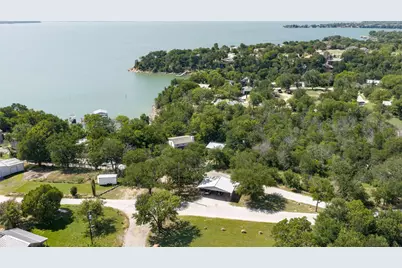 402 Aqua Way, Lake Bridgeport, TX 76426 - Photo 33