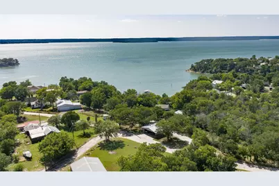 402 Aqua Way, Lake Bridgeport, TX 76426 - Photo 3