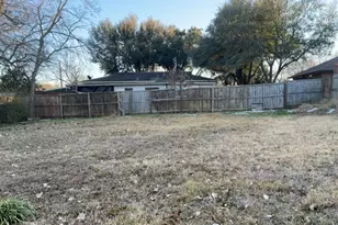 307 W Main St, Pilot Point, TX 76258 - Photo 5