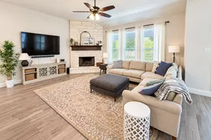 513 River Bank Ct, Granbury, TX 76049 - Photo 5