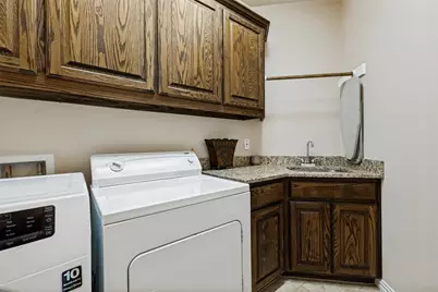 2211 Eriksson Lane, Dallas, TX 75204 - Photo 15