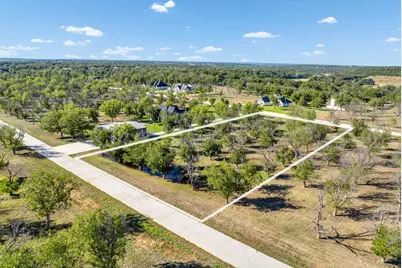 1031 E Landings N, Granbury, TX 76049 - Photo 5