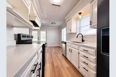 8945 Flicker Lane, Dallas, TX 75238 - Photo 9