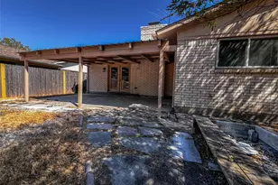 8945 Flicker Ln, Dallas, TX 75238 - Photo 23