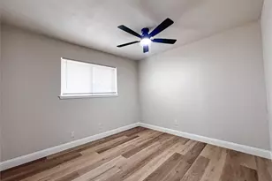 8945 Flicker Ln, Dallas, TX 75238 - Photo 19