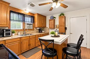 215 W Munson St, Denison, TX 75020 - Photo 9